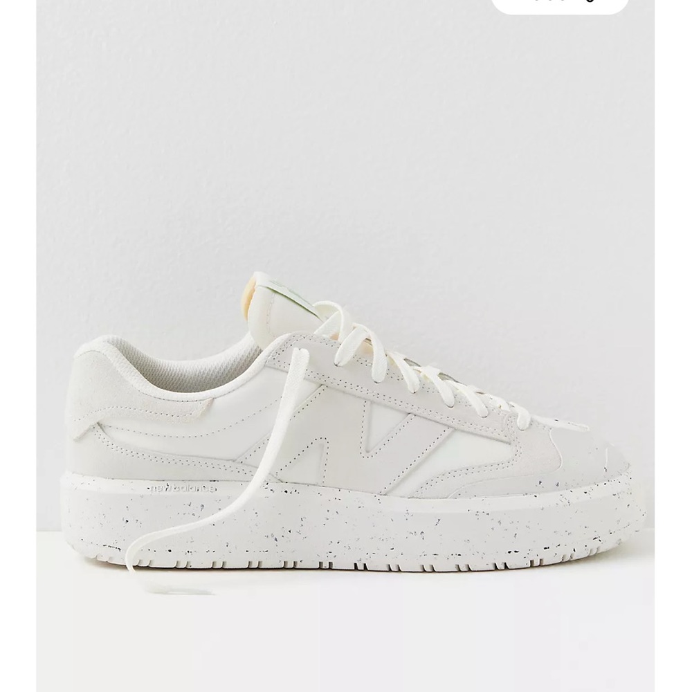New Balance 302 court sneakers